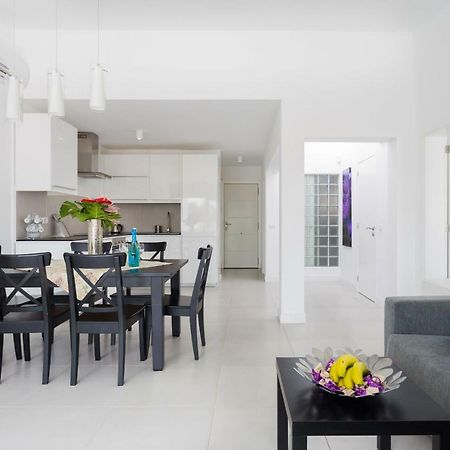 Apartment Eden Island Village Адехе Екстериор снимка