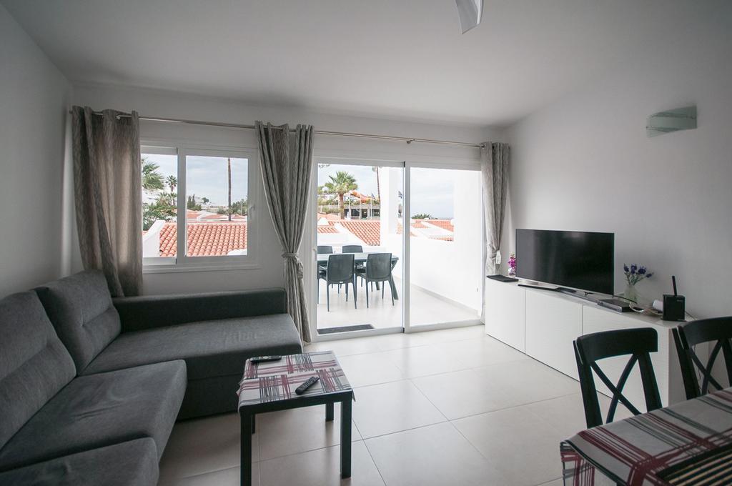 Apartment Eden Island Village Адехе Екстериор снимка