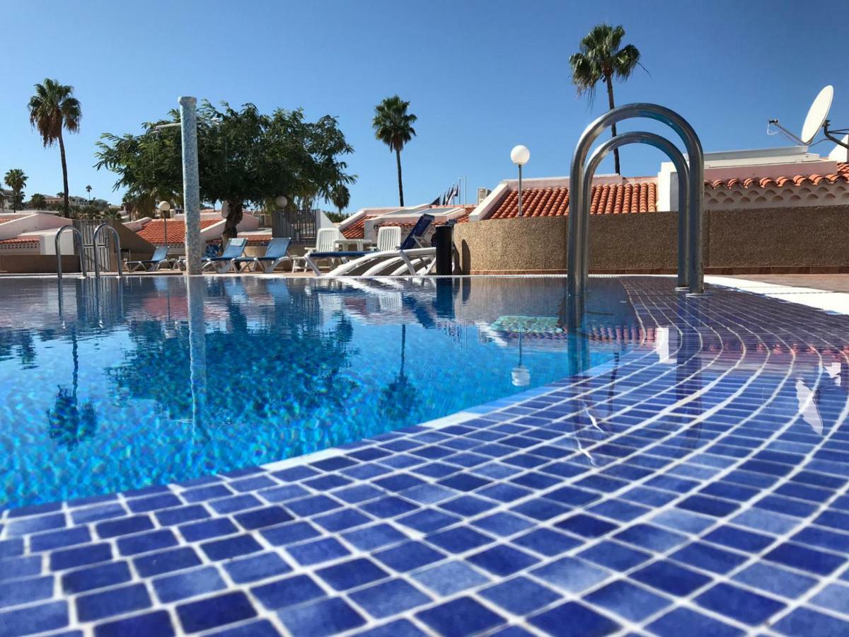 Apartment Eden Island Village Адехе Екстериор снимка